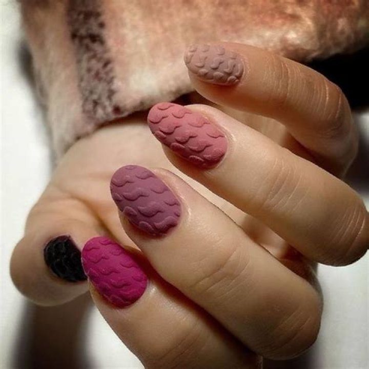 Cable Knit Nails Are The Cosiest Design For Winter