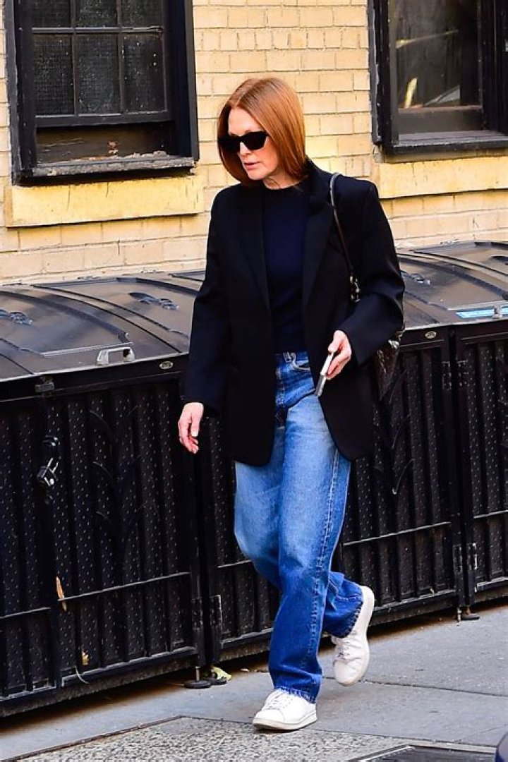 How to wear straight jeans and Adidas trainers elegantly, by Julianne Moore