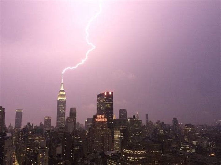 Lightning strikes the Empire State Building – India TV