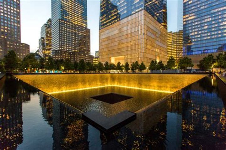 Man jumps into reflecting pool at 9/11 Memorial in New York City
