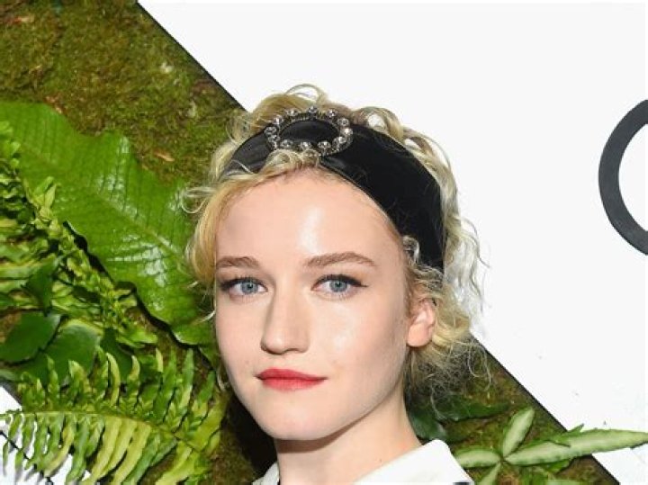 Ozark Julia Garner Hair, Curls & Red Lipstick