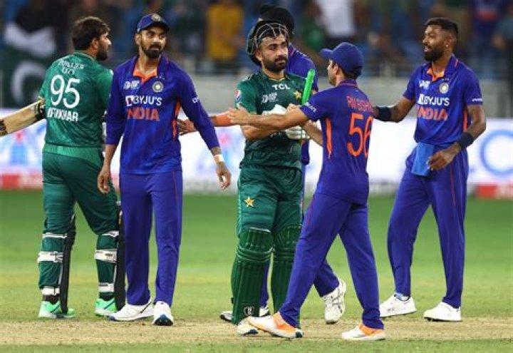 PAK 198/4, need 157 more to win – India TV